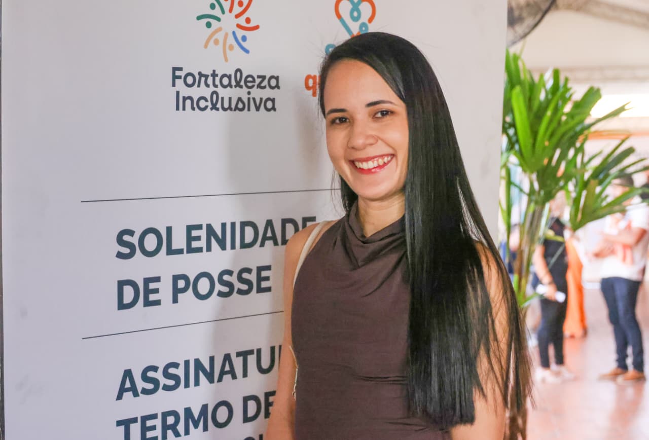Antônia Thaís posa para a foto